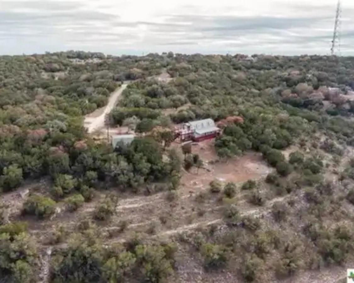 Entire 2Br 2Ba Hilltop View Home Sleeps 7 Pets 4 Acres Jacuzzi Central Ac Kingbeds Free Wifi-Parking Kitchen Washerdryer Starry Terrace Two Sunset Dining Patios Grill Stovetop Oven Fridge Onsitewoodedhiking Wildlife Coveredpatio4Pets & Birds Singing! Marble Falls Dış mekan fotoğraf