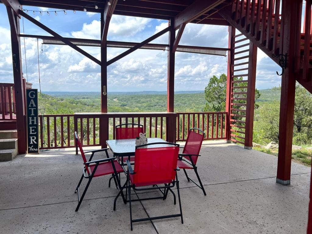 Entire 2Br 2Ba Hilltop View Home Sleeps 7 Pets 4 Acres Jacuzzi Central Ac Kingbeds Free Wifi-Parking Kitchen Washerdryer Starry Terrace Two Sunset Dining Patios Grill Stovetop Oven Fridge Onsitewoodedhiking Wildlife Coveredpatio4Pets & Birds Singing! Marble Falls Dış mekan fotoğraf