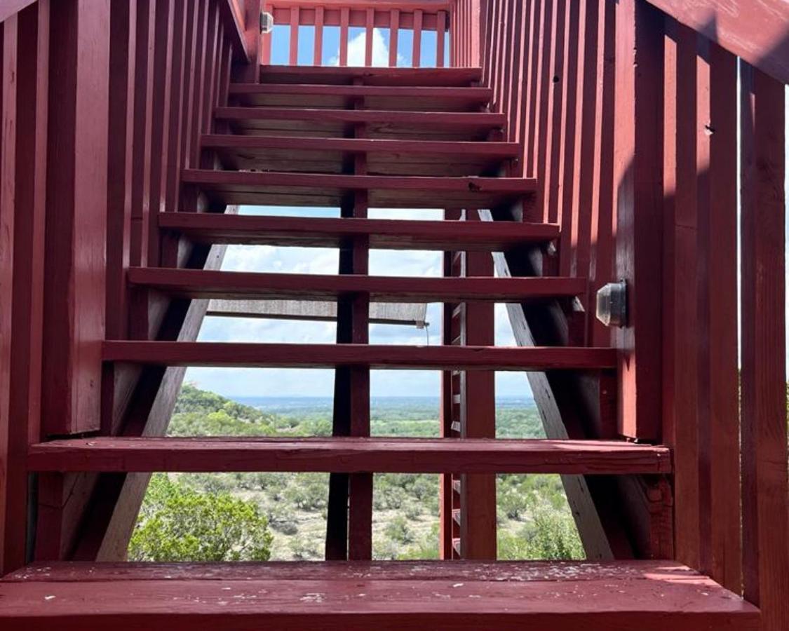 Entire 2Br 2Ba Hilltop View Home Sleeps 7 Pets 4 Acres Jacuzzi Central Ac Kingbeds Free Wifi-Parking Kitchen Washerdryer Starry Terrace Two Sunset Dining Patios Grill Stovetop Oven Fridge Onsitewoodedhiking Wildlife Coveredpatio4Pets & Birds Singing! Marble Falls Dış mekan fotoğraf