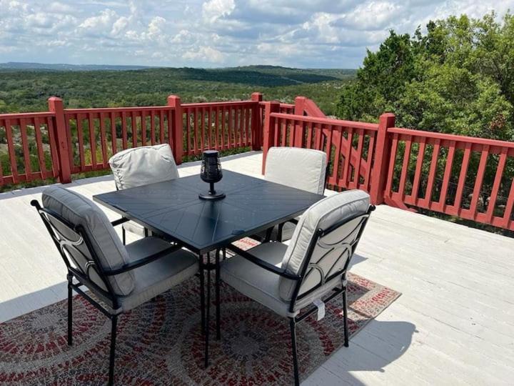 Entire 2Br 2Ba Hilltop View Home Sleeps 7 Pets 4 Acres Jacuzzi Central Ac Kingbeds Free Wifi-Parking Kitchen Washerdryer Starry Terrace Two Sunset Dining Patios Grill Stovetop Oven Fridge Onsitewoodedhiking Wildlife Coveredpatio4Pets & Birds Singing! Marble Falls Dış mekan fotoğraf