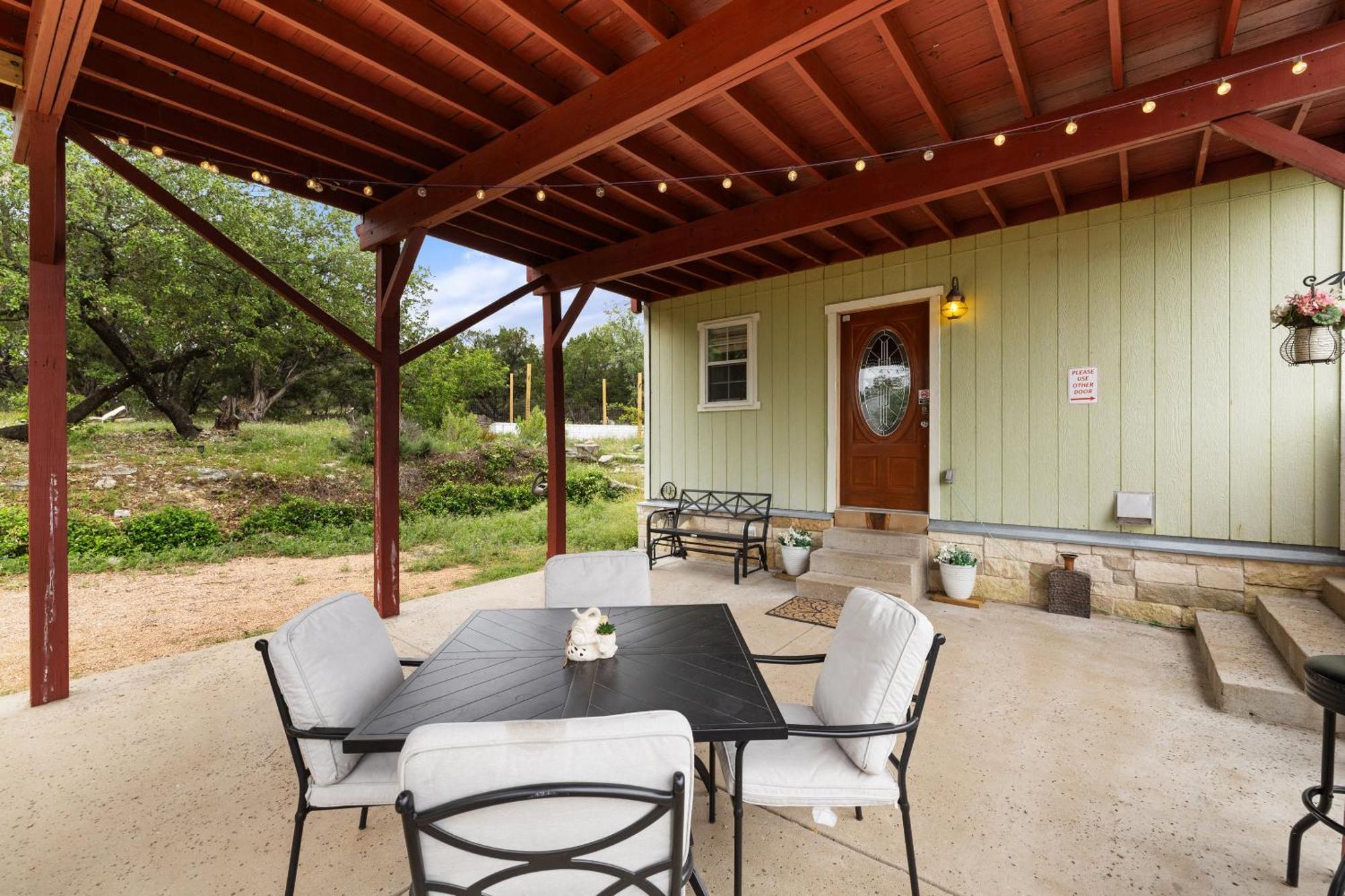 Entire 2Br 2Ba Hilltop View Home Sleeps 7 Pets 4 Acres Jacuzzi Central Ac Kingbeds Free Wifi-Parking Kitchen Washerdryer Starry Terrace Two Sunset Dining Patios Grill Stovetop Oven Fridge Onsitewoodedhiking Wildlife Coveredpatio4Pets & Birds Singing! Marble Falls Dış mekan fotoğraf