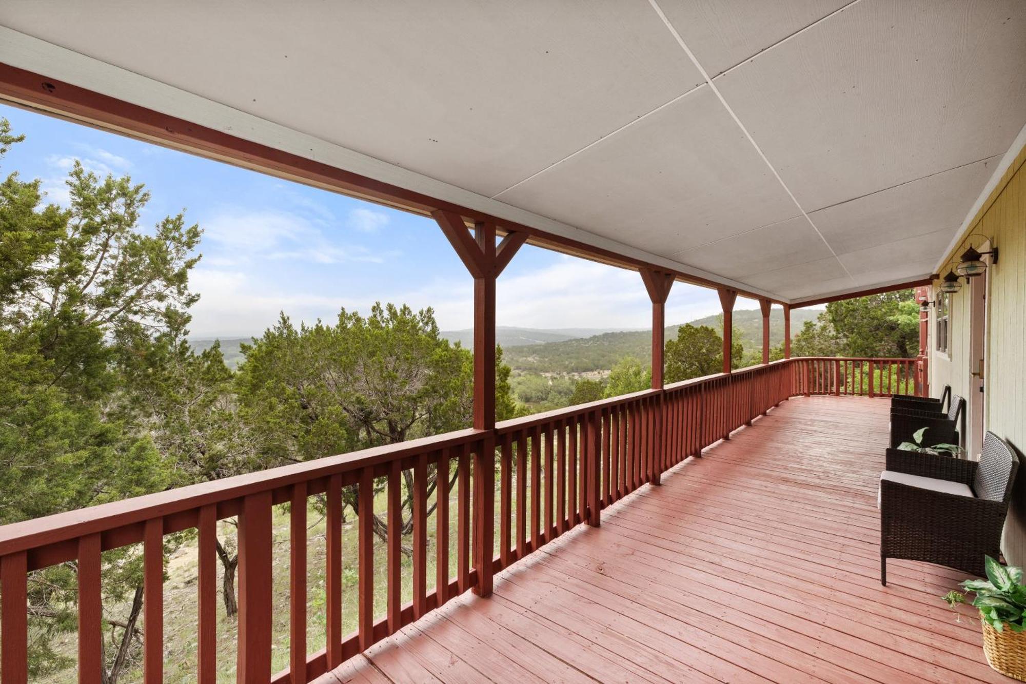 Entire 2Br 2Ba Hilltop View Home Sleeps 7 Pets 4 Acres Jacuzzi Central Ac Kingbeds Free Wifi-Parking Kitchen Washerdryer Starry Terrace Two Sunset Dining Patios Grill Stovetop Oven Fridge Onsitewoodedhiking Wildlife Coveredpatio4Pets & Birds Singing! Marble Falls Dış mekan fotoğraf