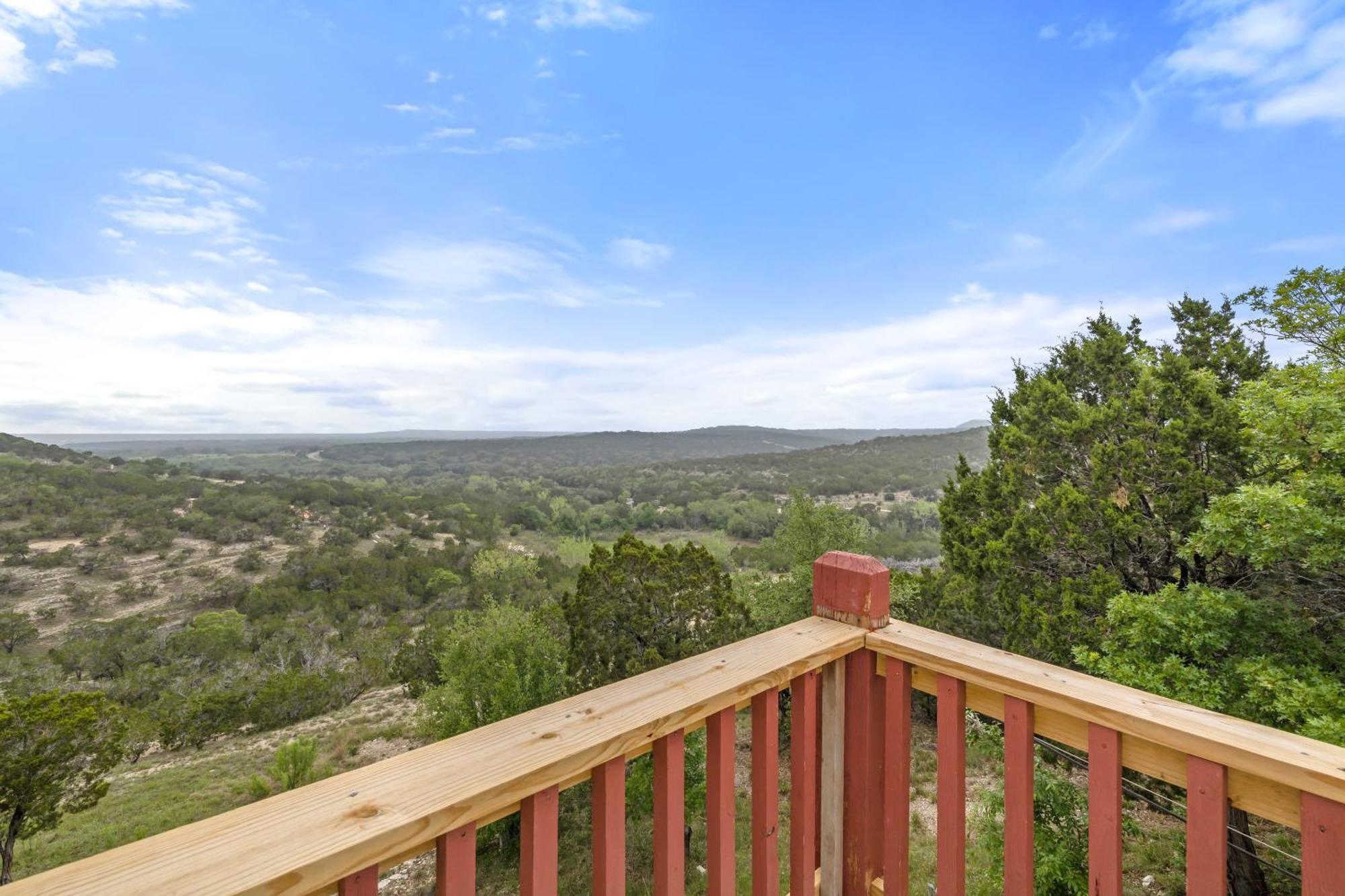 Entire 2Br 2Ba Hilltop View Home Sleeps 7 Pets 4 Acres Jacuzzi Central Ac Kingbeds Free Wifi-Parking Kitchen Washerdryer Starry Terrace Two Sunset Dining Patios Grill Stovetop Oven Fridge Onsitewoodedhiking Wildlife Coveredpatio4Pets & Birds Singing! Marble Falls Dış mekan fotoğraf