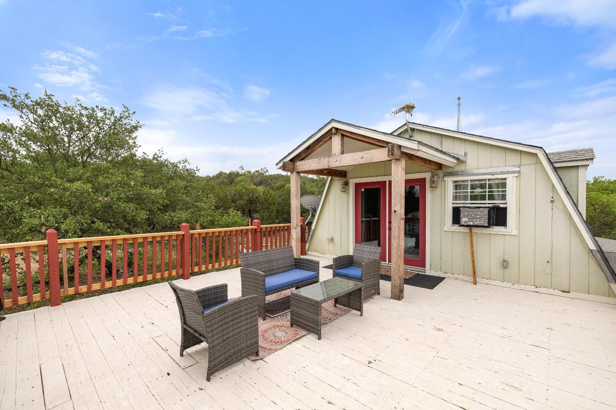 Entire 2Br 2Ba Hilltop View Home Sleeps 7 Pets 4 Acres Jacuzzi Central Ac Kingbeds Free Wifi-Parking Kitchen Washerdryer Starry Terrace Two Sunset Dining Patios Grill Stovetop Oven Fridge Onsitewoodedhiking Wildlife Coveredpatio4Pets & Birds Singing! Marble Falls Dış mekan fotoğraf