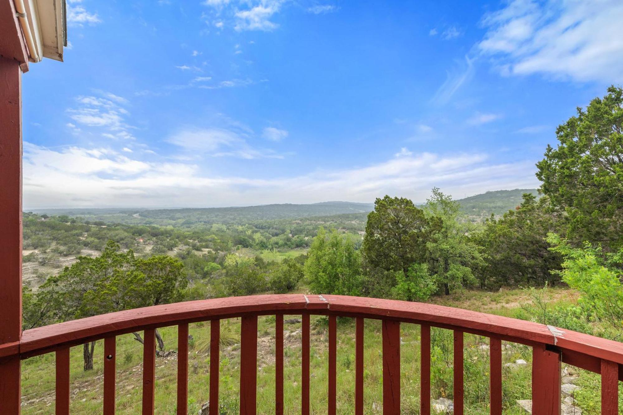 Entire 2Br 2Ba Hilltop View Home Sleeps 7 Pets 4 Acres Jacuzzi Central Ac Kingbeds Free Wifi-Parking Kitchen Washerdryer Starry Terrace Two Sunset Dining Patios Grill Stovetop Oven Fridge Onsitewoodedhiking Wildlife Coveredpatio4Pets & Birds Singing! Marble Falls Dış mekan fotoğraf